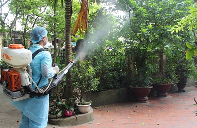 Phun thuốc muỗi tại nhà ở Lào Cai